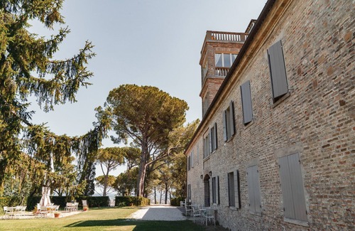 Santa Veneranda Apartment | Exceptional Family Stay in a Rustic Farmhouse with Pool