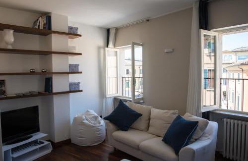Lazise Old Town Apartment | Scenic IN PIAZZA Apartment with Family-Friendly Amenities