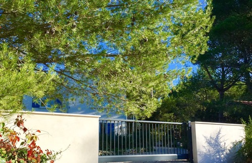Signes Villa | Inviting Villa Near Circuit Paul Ricard with Pool & Amenities