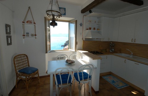 Riomaggiore Apartment | Scenic Riomaggiore Escape with Breathtaking Sea Views