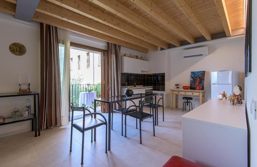 Marone Apartment | Idyllic Dependence in Riva al Lago with Oceanfront Views