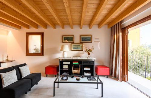 Marone Apartment | Idyllic Dependence in Riva al Lago with Oceanfront Views