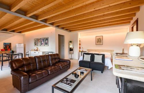 Marone Apartment | Idyllic Dependence in Riva al Lago with Oceanfront Views