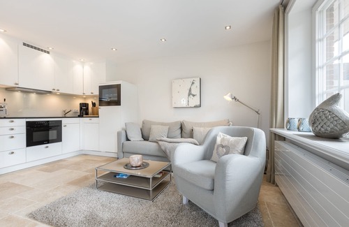 Munkmarsch Apartment | Tranquil 2-Room Apartment by the Beach with Pool & Spa