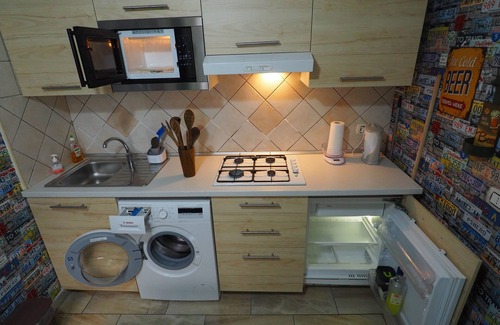 Quartieri Spagnoli Apartment | Discover Naples: Guest Rated 9.8, Family-Friendly Comfort