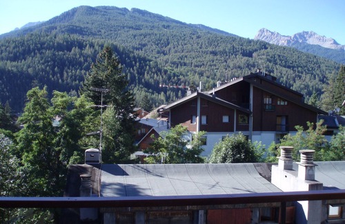 Bardonecchia Apartment | Conveniently Located Hotel Near Scenic Woods & Family-Friendly