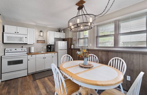Grafton House | Explore Historic Main Street with Oceanfront Views