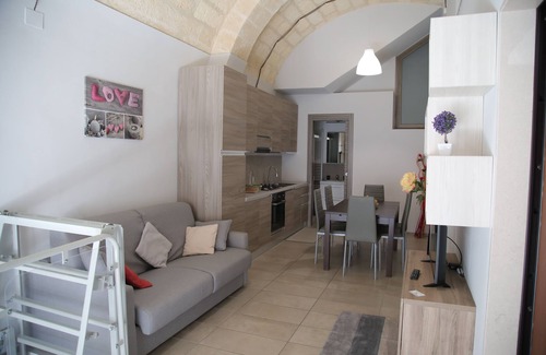 Altamura House | Central Altamura: Comfortable Stay with Pool & Ocean Views