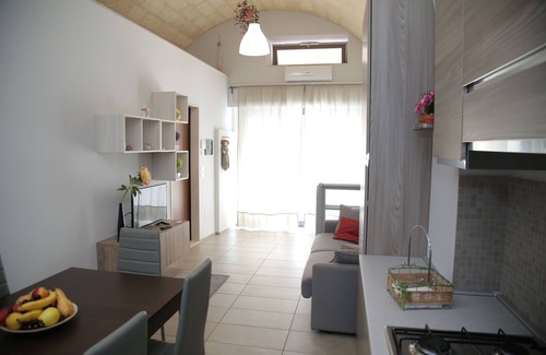 Altamura House | Central Altamura: Comfortable Stay with Pool & Ocean Views