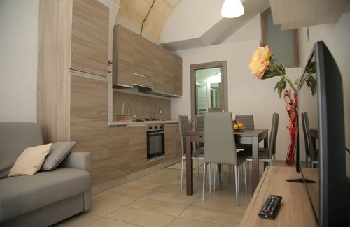 Altamura House | Central Altamura: Comfortable Stay with Pool & Ocean Views