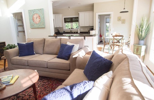 Afton House | Explore Nelson County's Wine Region Near UVA with Amenities