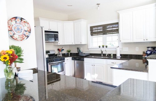 Afton House | Explore Nelson County's Wine Region Near UVA with Amenities