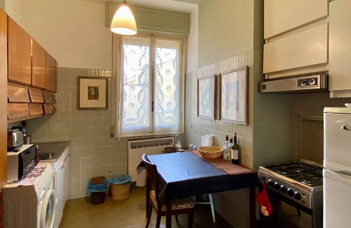 Historic Center Apartment | Discover Bologna: Elegant Antiques in Central Location