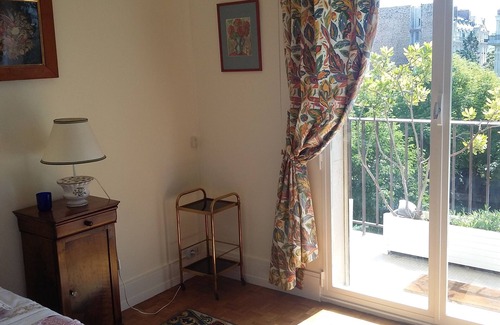 Neuilly-sur-Seine Hotel | Relax in Tranquil Green Spaces - Guest Rated 10/10