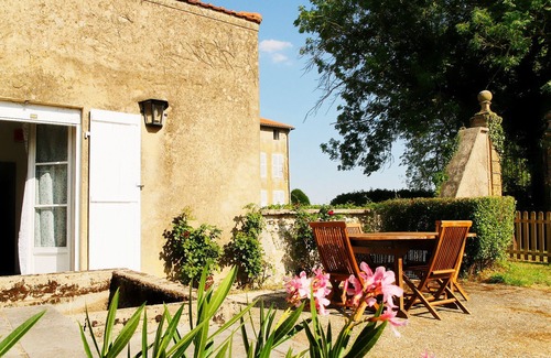 Coincy House | Charming Country House Near Metz with Kitchen & Family Amenities