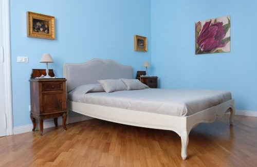 Sallustiano Apartment | In the district of Dolce Vita di Fellini