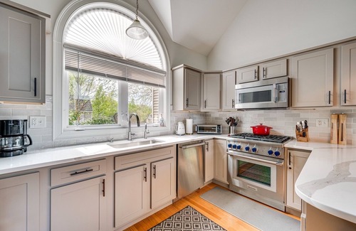 Thornton House | Inviting Retreat in the Estates with Scenic Views & Pool
