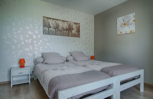 Vauxaillon Bed & Breakfast | Explore IN THE FLOWER GARDEN: Perfect for Families!