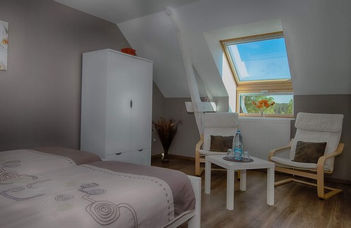 Vauxaillon Bed & Breakfast | Explore IN THE FLOWER GARDEN: Perfect for Families!