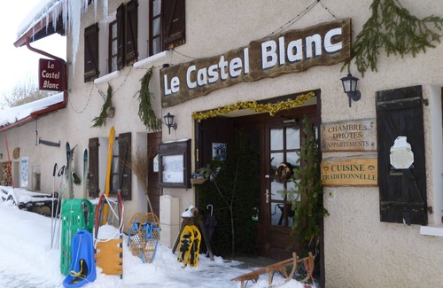 Chatelblanc Condo | Escape to Nature: Timeless Retreat with Spa & Dining