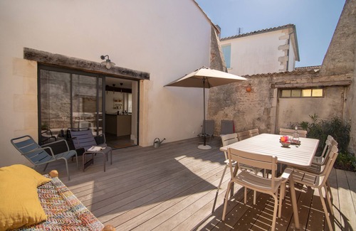 Le Bois-Plage-en-Re House | In the heart of the village, fully renovated family house with large terrace