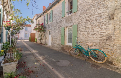 Le Bois-Plage-en-Re House | In the heart of the village, fully renovated family house with large terrace