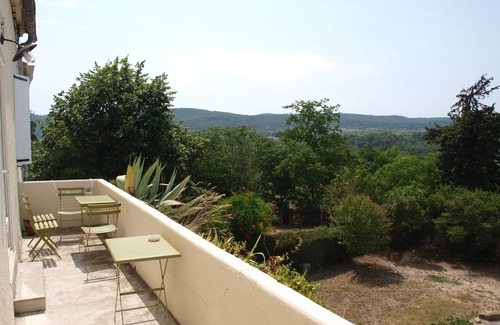 Cannes-et-Clairan Cottage | Discover Serenity in Scrubland & Vineyards with Scenic Views