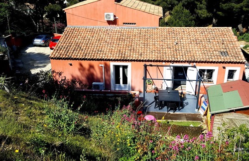 Ensues-la-Redonne Apartment | Discover the Beauty of Calanque de Figuières