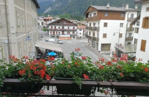 Calalzo di Cadore House | Discover the Unesco Dolomites: Eco-Friendly Family Escape