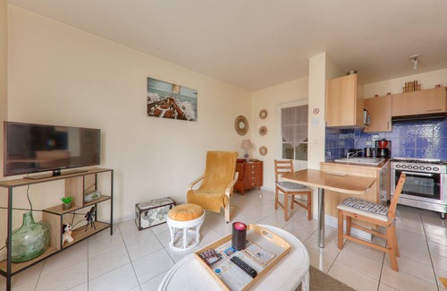 Auray Apartment | Discover Auray: Ideal Duo Break with Family-Friendly Amenities