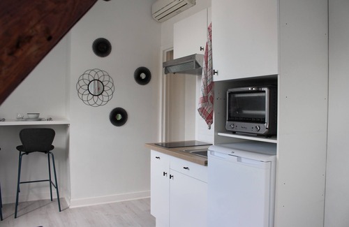 Auxerre Apartment | Explore Auxerre: Cozy Stay with Kitchen Amenities