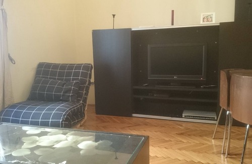 Terezvaros Apartment | Explore Budapest: Delightful Stay with Pool & Breakfast