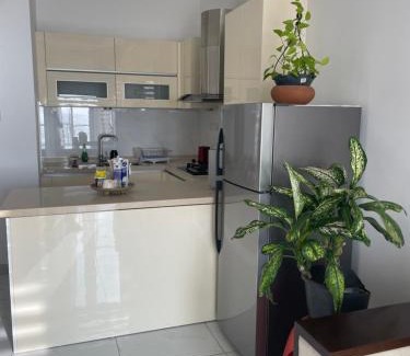 Kollupitiya Apartment | Central Colombo 2-Bedroom Apartment with Pool & Breakfast