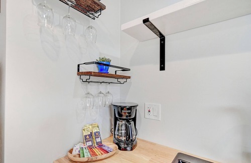 Murphys Cottage | Discover Downtown Murphys: Spa & Family-Friendly Stay