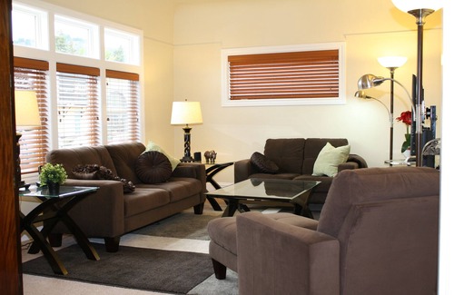 Elmwood House | Experience Elmwood: Prime Location with Pool & Spa Access