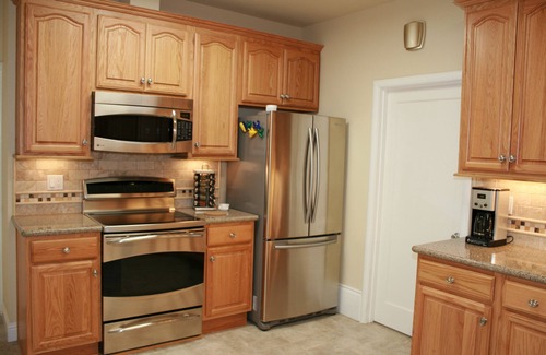 Elmwood House | Experience Elmwood: Prime Location with Pool & Spa Access