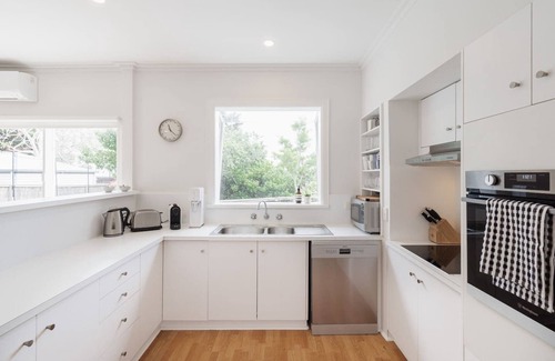 Flinders House | Beachside Family Getaway: Rated 10/10 in Flinders