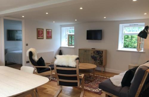 Glastonbury Apartment | Discover In the Heart of Glastonbury - Family-Friendly Stay