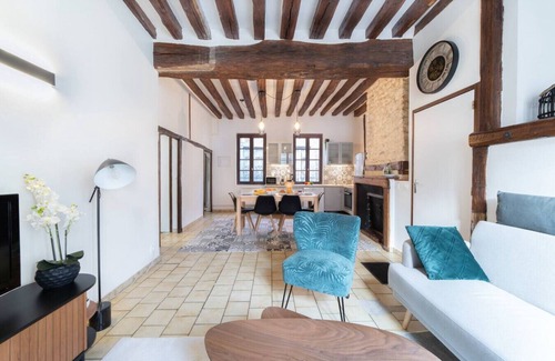 Joigny Apartment | Explore Joiny: Family-Friendly Stay with Breakfast Included