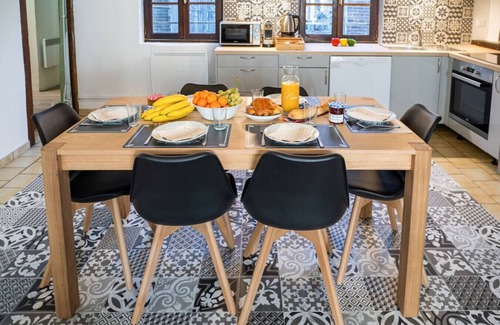 Joigny Apartment | Explore Joiny: Family-Friendly Stay with Breakfast Included