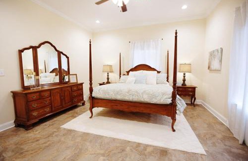 Ashley Oaks House | In the HEART of Knoxville3BR 2BA Sleeps 10
