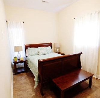 Ashley Oaks House | In the HEART of Knoxville3BR 2BA Sleeps 10