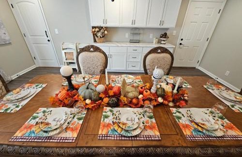 Ashley Oaks House | In the HEART of Knoxville3BR 2BA Sleeps 10
