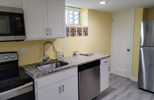 Kiteley House | Prime Location in Longmont ~ Kitchen Included & Guest Rated 9.8
