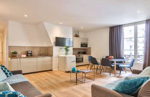 8th Arrondissement Apartment | Experience Parisian Life in the Heart of Champs Elysees