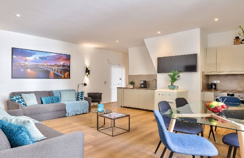 8th Arrondissement Apartment | Experience Parisian Life in the Heart of Champs Elysees