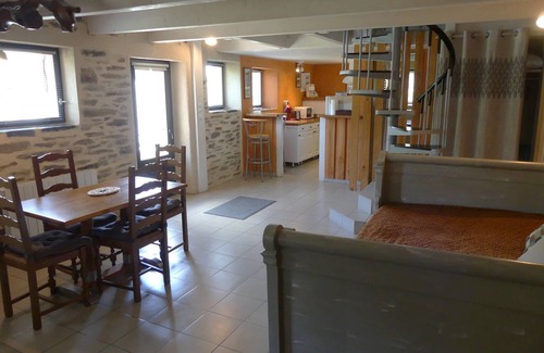 Coubisou House | Tranquil Retreat: Nature Awaits with Pool & Spa Amenities