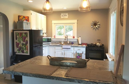 Cambria House | Explore Niagara Wine Trail: Family-Friendly Comfort Awaits