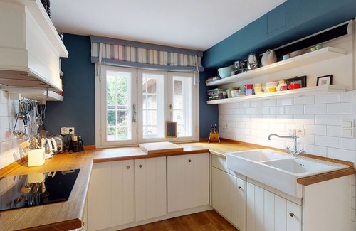 Nieblum House | Comfortable Getaway at The Kommandeur House for 5 Guests