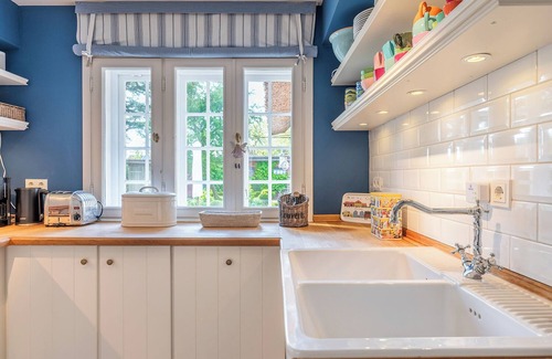 Nieblum House | Comfortable Getaway at The Kommandeur House for 5 Guests
